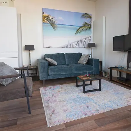 Cube Exclusiv - Lakehouse With Lakeview *