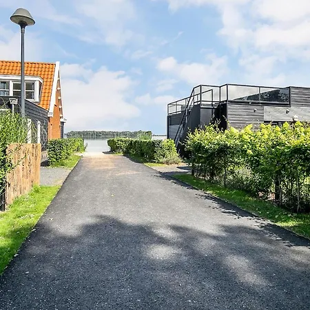 Holiday home Cube Exclusiv - Lakehouse With Lakeview Hulshorst