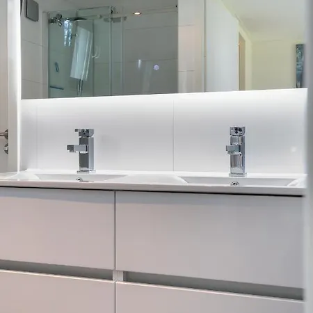 Holiday home Cube Exclusiv - Lakehouse With Lakeview Hulshorst